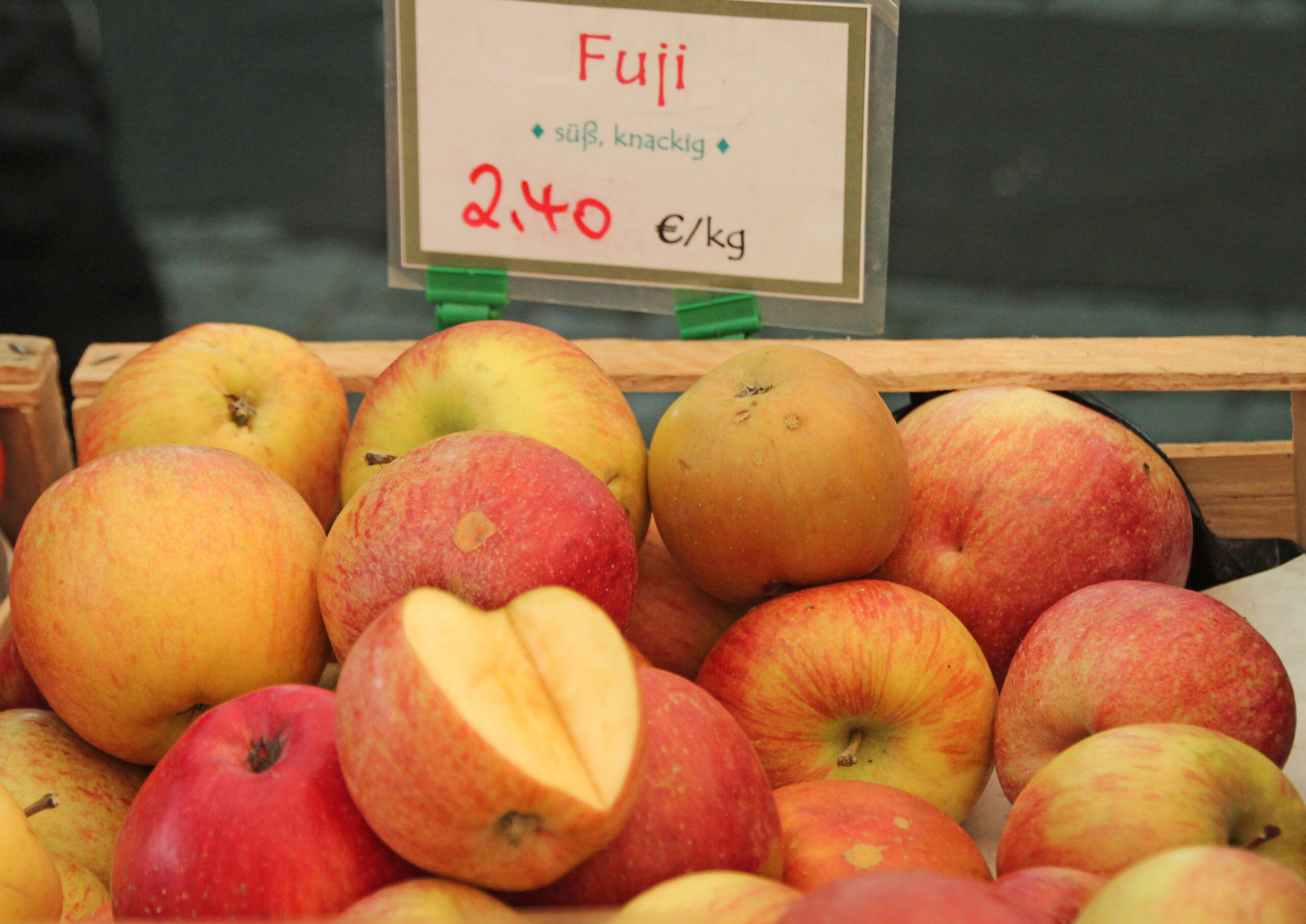 Fuji apple variety photograph