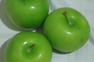 Fresh green Granny Smith apples